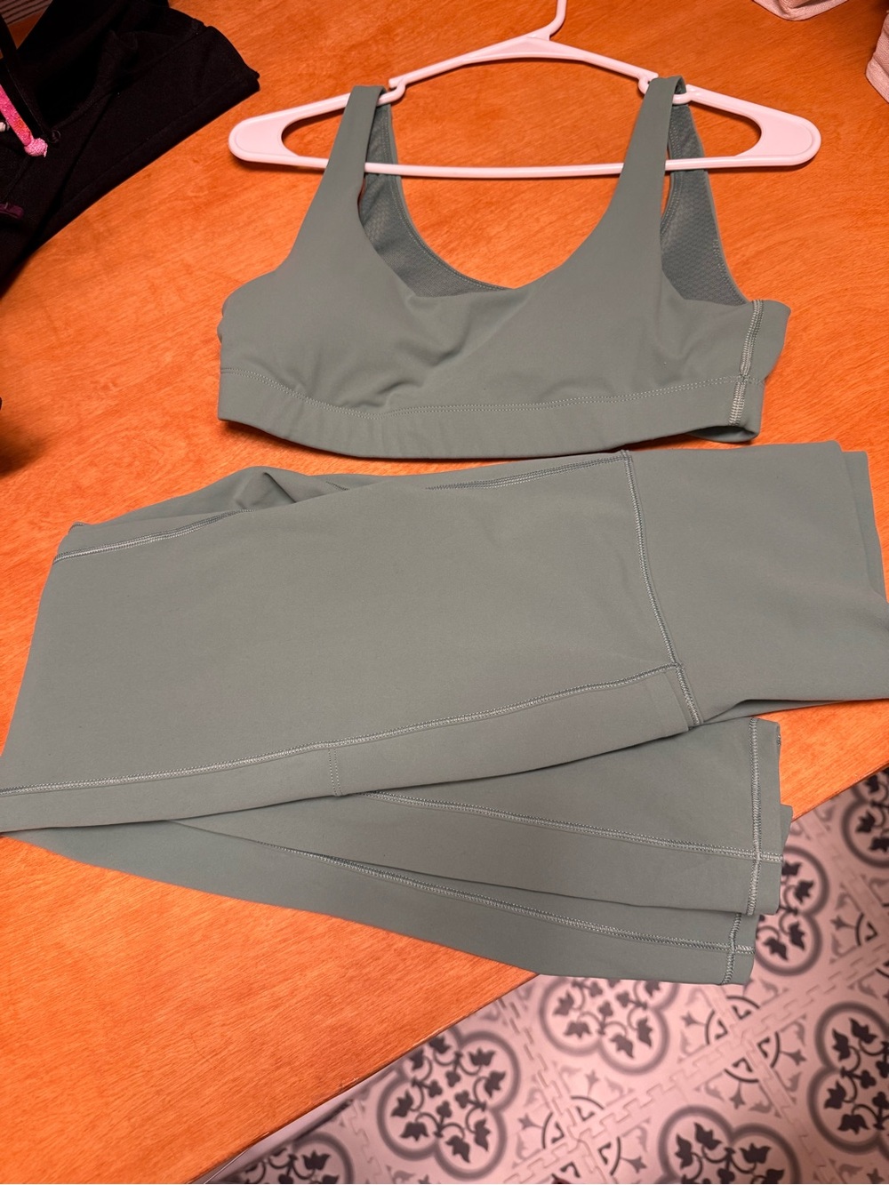 Vuori Green Sports Bra & High-Rise Legging set